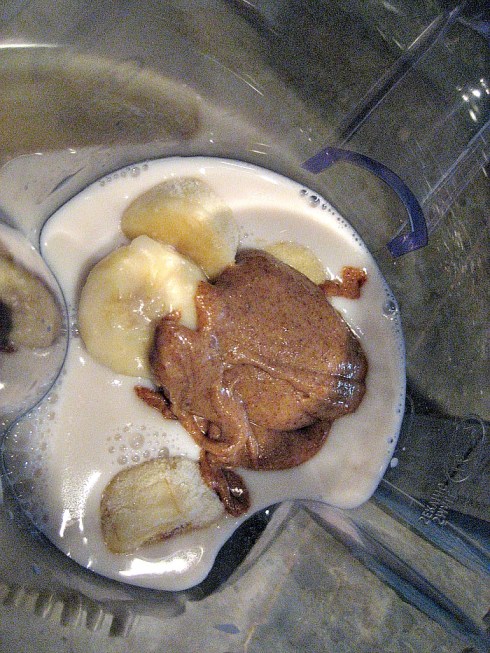 Green Monster Smoothie | Adventures of a Hungry Redhead