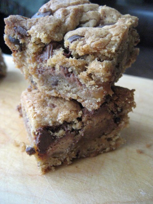 Peanut Butter Cup Caramel Bars | Adventures of a Hungry Redhead